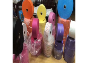 廠商供應(yīng)彩色背景PP無(wú)紡布面料 醫(yī)療用無(wú)紡布 PP紡粘無(wú)紡布