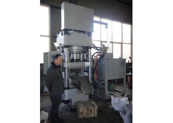 鑫源多孔舔磚機(jī)H液壓舔鹽磚壓塊機(jī)