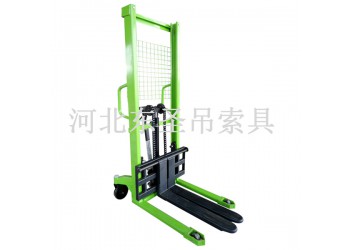 手動(dòng)液壓堆高車是不是特種設(shè)備,堆高車廠家回答你
