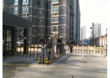 供應(yīng)西安百成停車場雙層柵欄起落桿