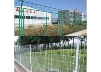 光伏電站鐵絲圍欄網(wǎng) 雙邊絲護(hù)欄網(wǎng) 高速公路護(hù)欄網(wǎng)